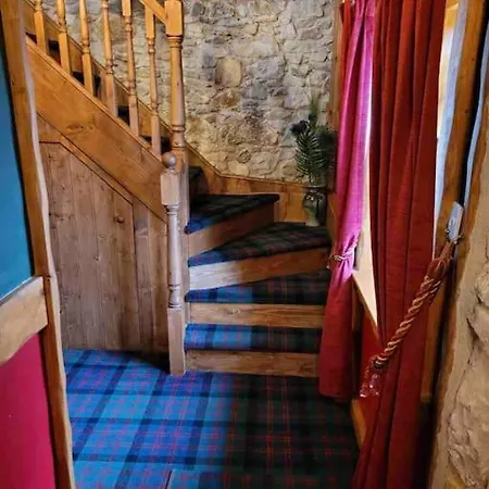 Baidland Escapes 2 Bedroom Cottage With Hot Tub Dalry  Exterior photo