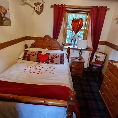 Baidland Escapes 2 Bedroom Cottage With Hot Tub Dalry  Exterior photo